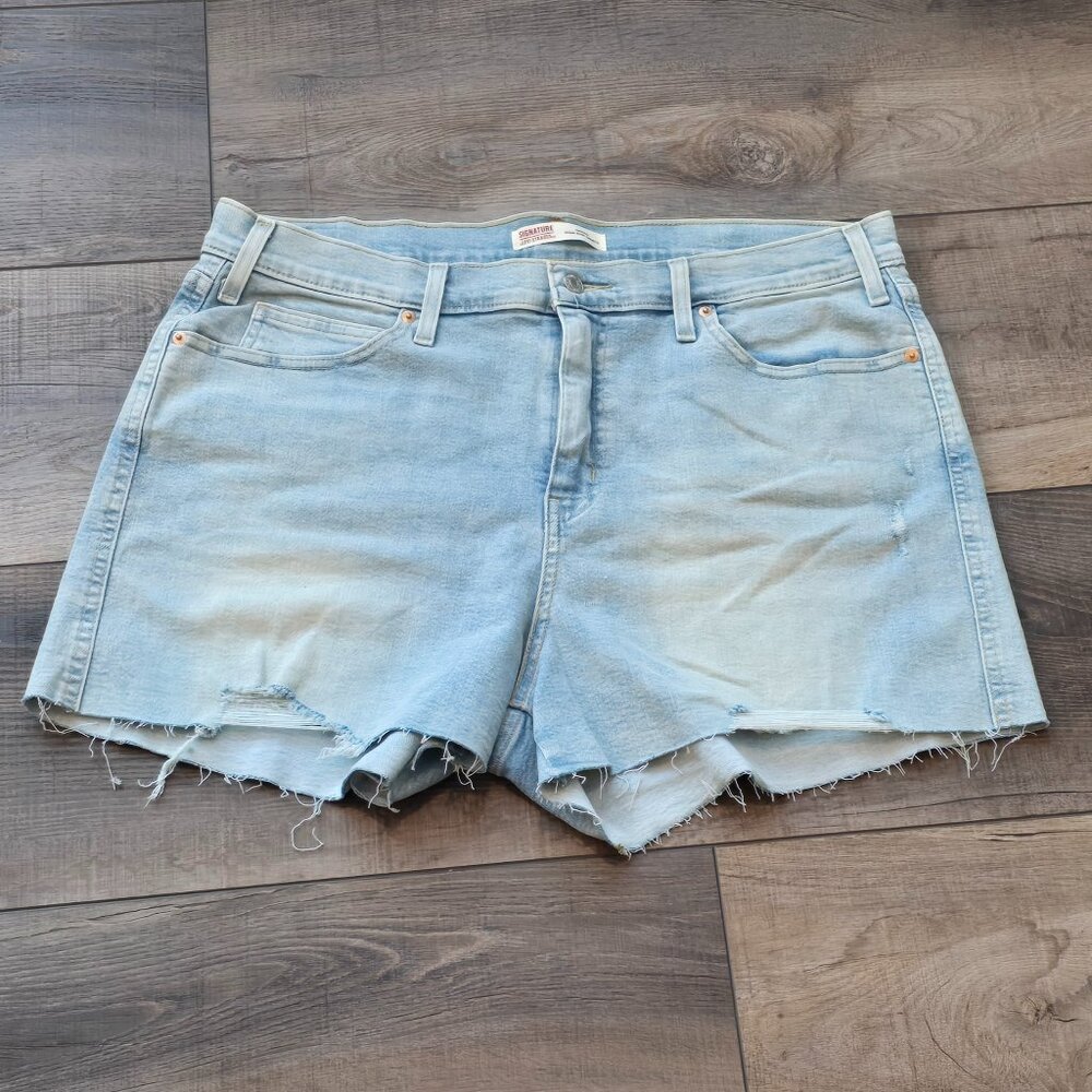 Signature Levi Strauss Jean Shorts, Size: 18